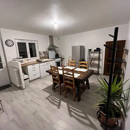 Sous Maison Habitee En Face De La Foret Petite Cour *